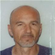 insegnante hatha yoga lo yoga si puo' praticare a qualunque eta' e' non richiede particolari doti fisiche,l'obbiettivo dello yoga stimolare muscoli ed organi interni con esercizi e' sono parti del corpo che normalmente non utilizziamo c